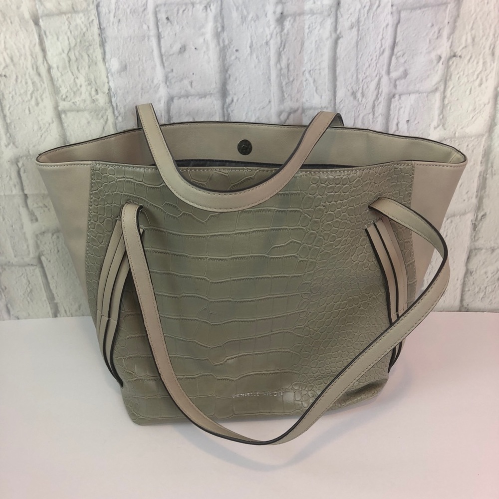 ✨NWOT Danielle Nicole Alligator Print Tote✨